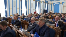 Пермские власти направили дополнительные деньги на строительство дорог, оснащение школ и расселение жилья