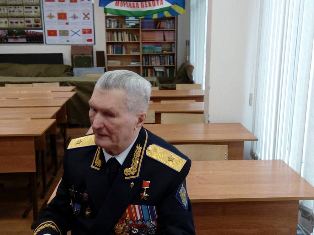 "Он там был..."
